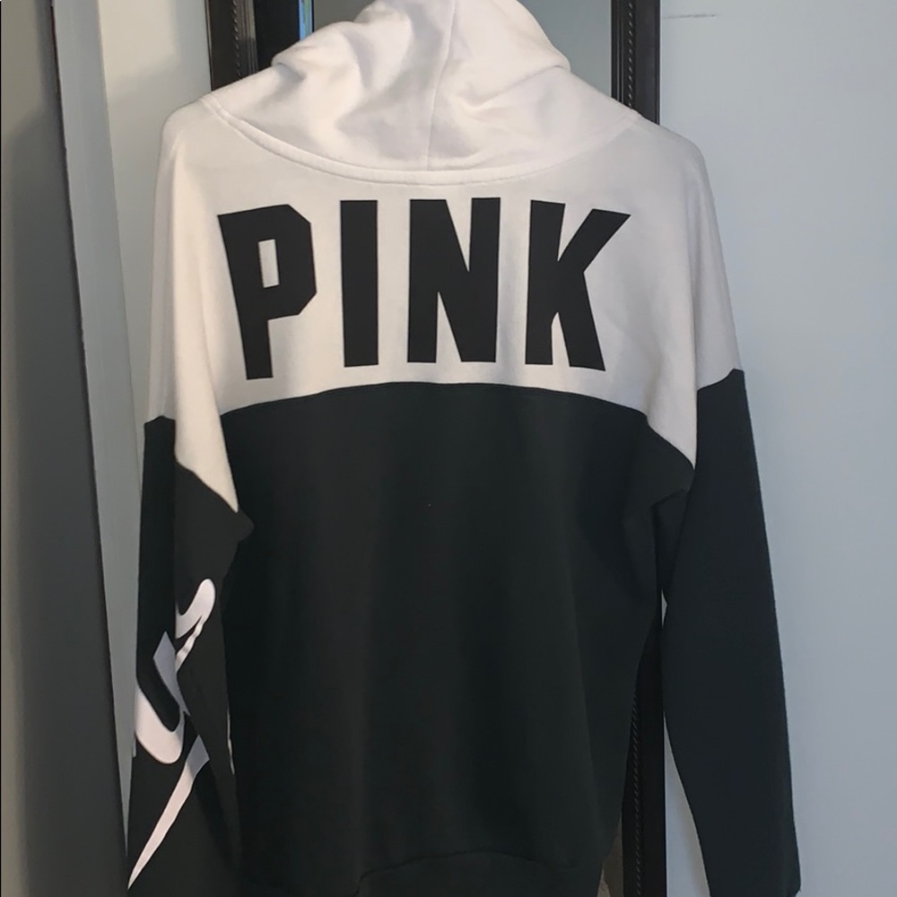 Turtleneck VS Pullover - Picture 2 of 3